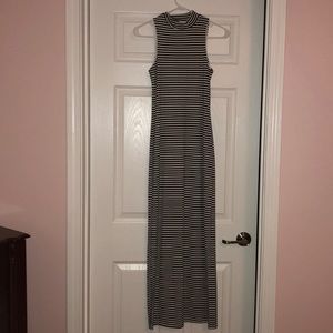 Striped sleeveless maxi dress